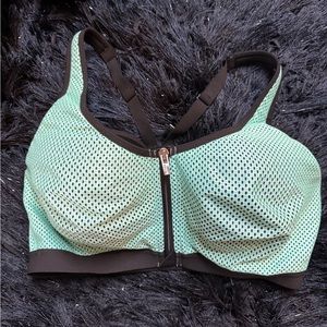 Victoria’s Secret knockout sports bra. Size 36D. Teal color.